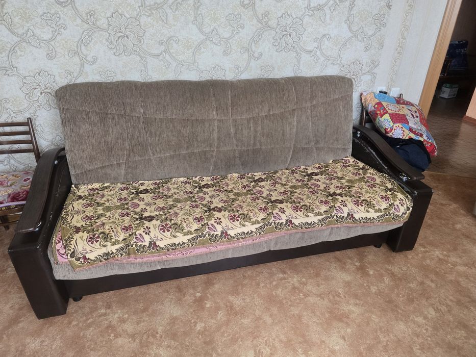 Продам стенку и диваны
