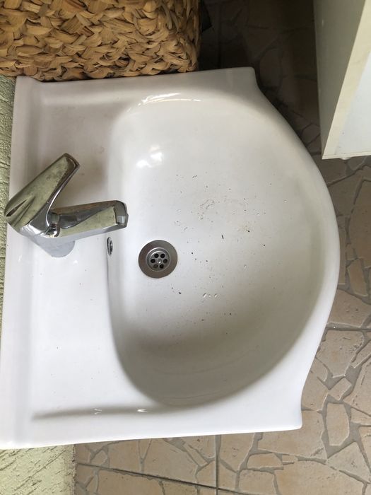 Vând lavoar, baterie, dulap