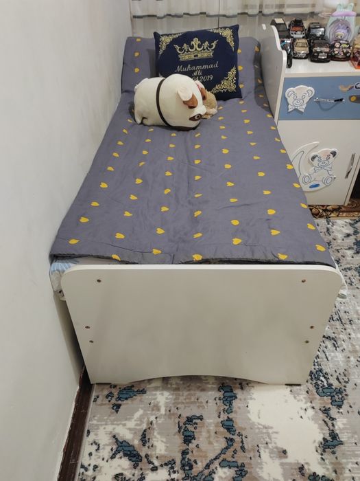 Продаю детскую кровать и шкаф в хорошем состоянии