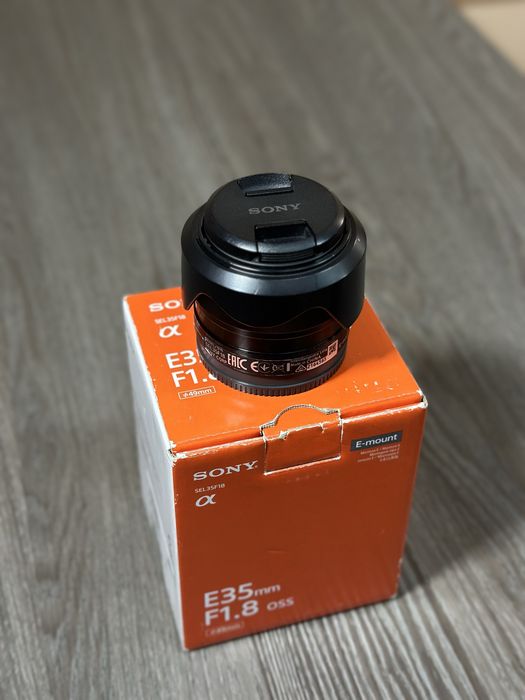 Объектив: Sony E 35mm f/1.8 OSS