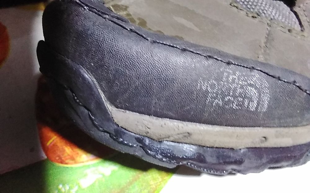 Современные  мужские  ботинки  , Вьетнам.