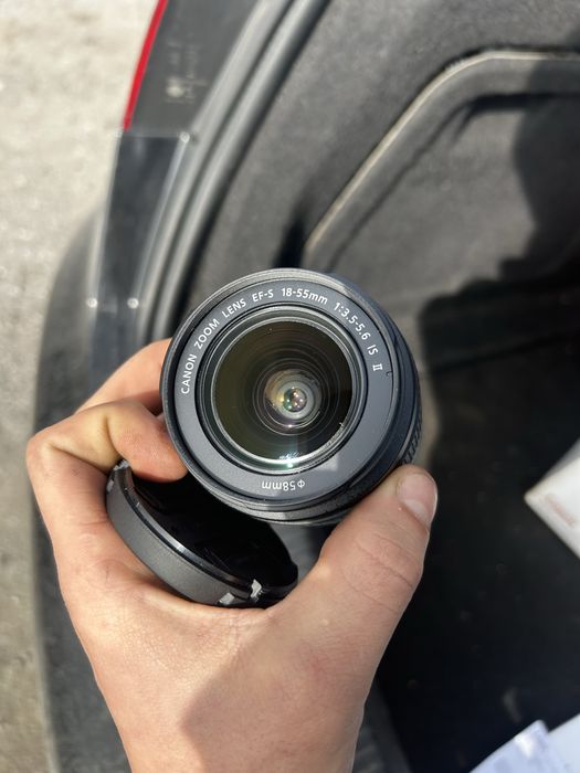 Фотоапарат Canon EOS 2000D