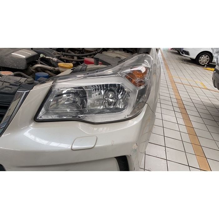Стекла фар Subaru forester 13-16г.