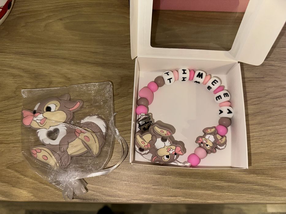 Set lantisor suzeta personalizat + jucarie de dentitie