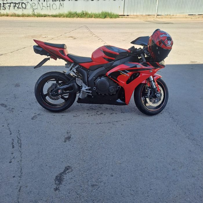 Honda спорт байк продам