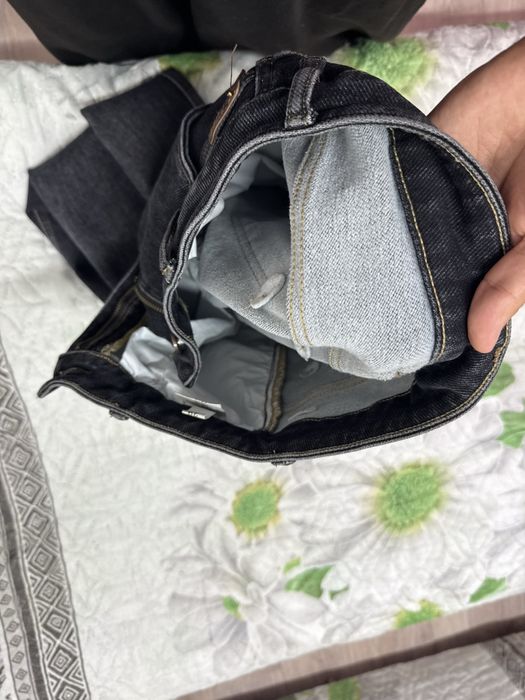 Темный джинсы