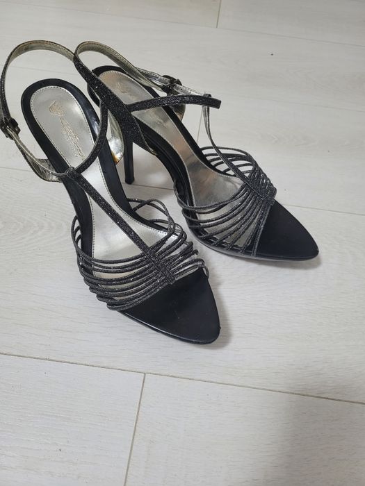 Продам босоножки