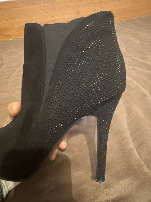 Дамски боти с тънък ток