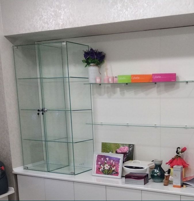 Витрины , полки из стекла
