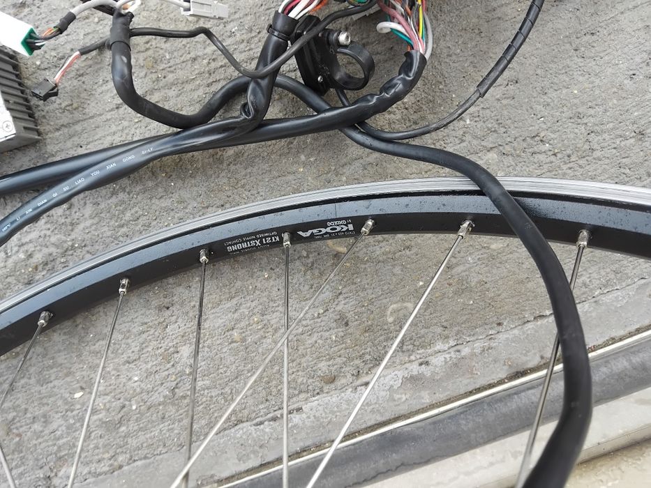 Vând roată față bicicleta electrică