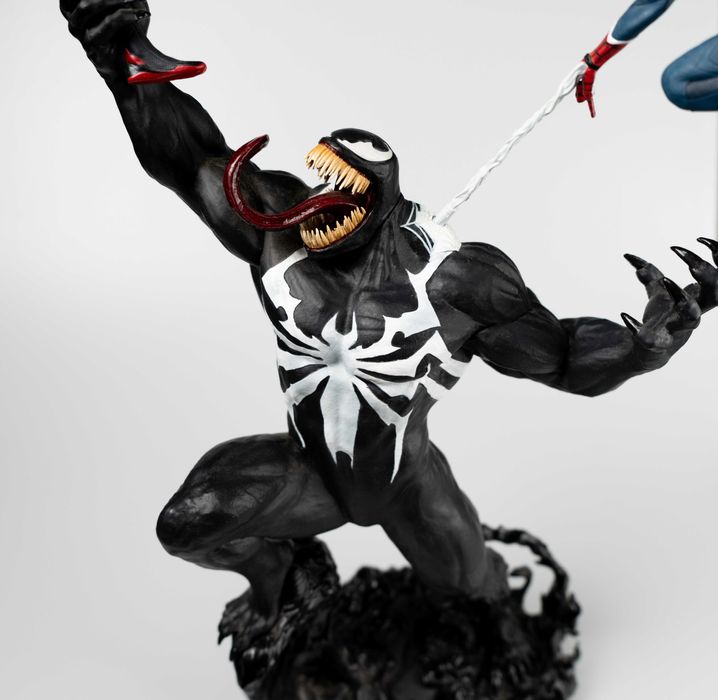 Spider-Man 2 PS5 Collectors edition Figurine Venom + hard case