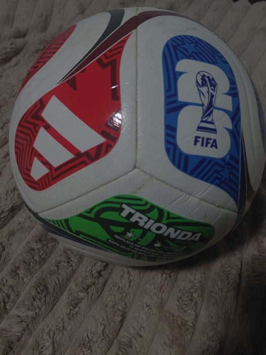 Vand mingea de la cupa mondiala de anu asta originala