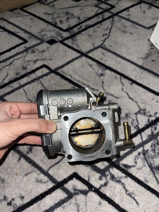 Дроселова клапа голф 4 1.6 fsi