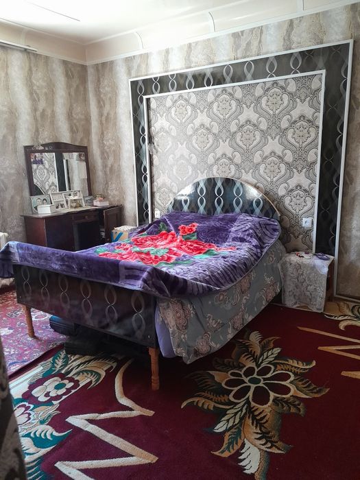 Uy sotiladi.3.5 sotix.4 xona