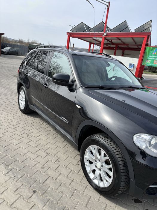 Vand BMW X5 motor 3.0 180KW an 2012 in conditii foarte bune!!