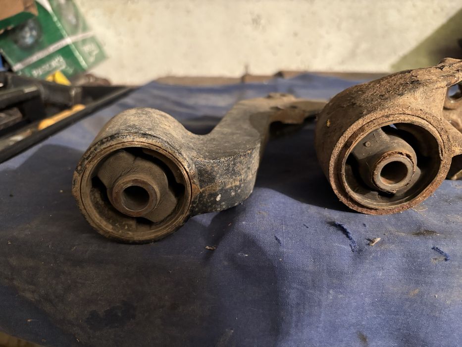 Лапи за преден мост на Сузуки Гранд Витара до 2004г.