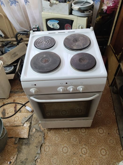 Продам электро плиту De luxe