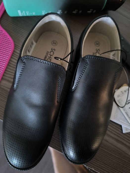 Продам новые школьные туфли