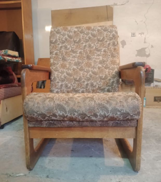 Продам два винтажных кресла.