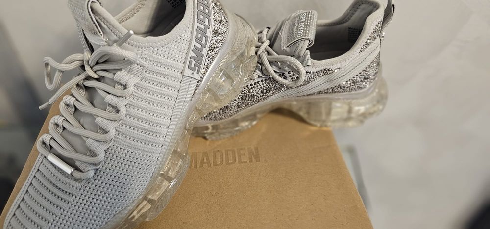 Продавам маратонки Steve  Madden