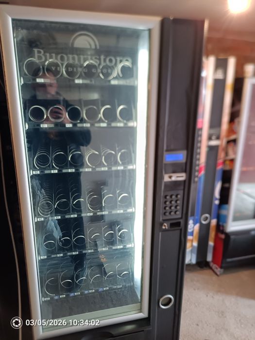 Вендинг машина Снаки Макс