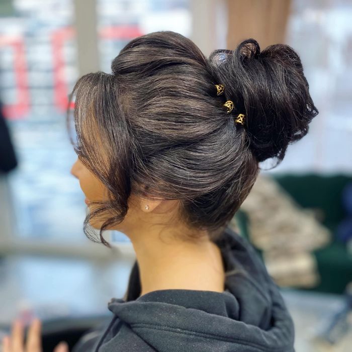 Coafez la domniciliu și make up 100 lei