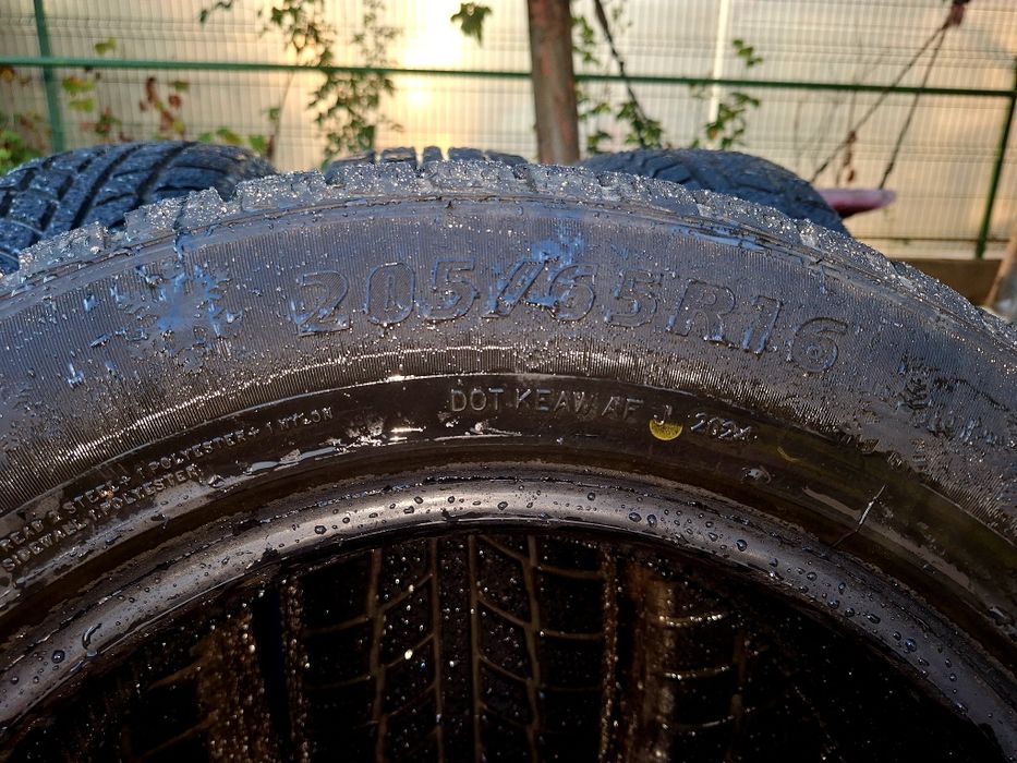 Set 4 anvelope iarna  roadx 205 65 r16 95h rxfrost