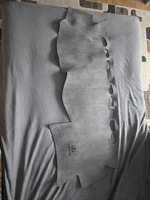 Продам накидку на панель  Lexus rx300