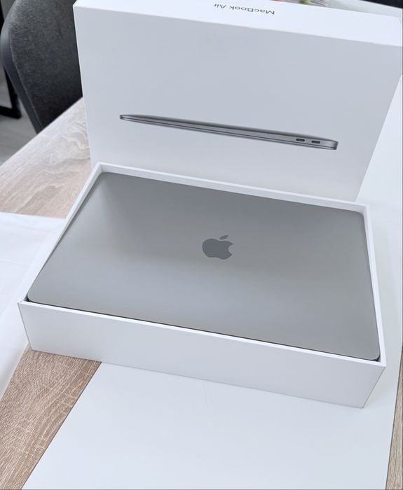 MacBook Air 2018 | Retina | 256GB SSD | 230 Cicluri Baterie