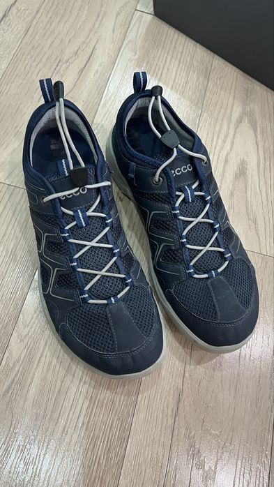 Продаю кроссовки от фирмы ECCO