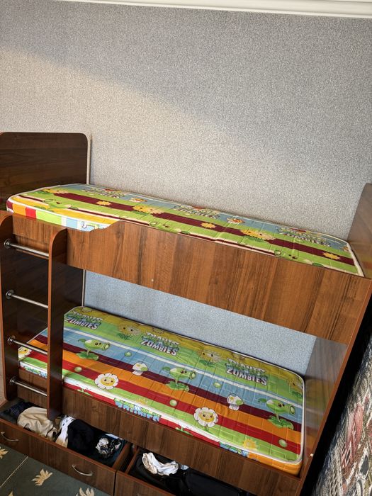 Двухъярусная кровать