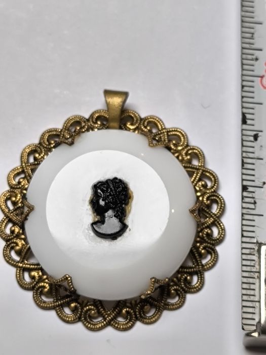 Позлатена  КАМЕЯ