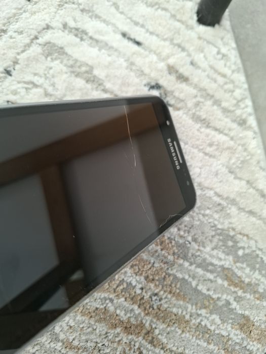 Vand 3 telefoane defecte pentru piese