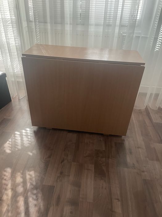 Masa  plianta  cu patru scaune incluse