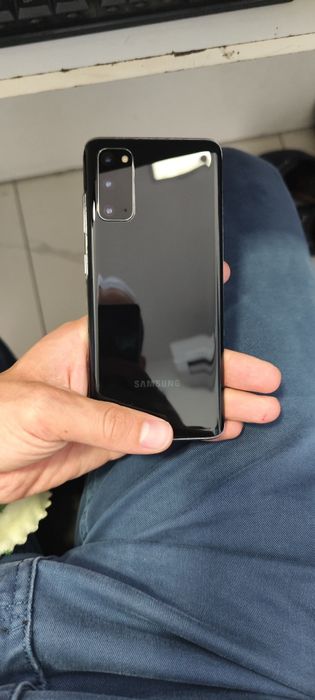 Samsung S20.  12   128gb