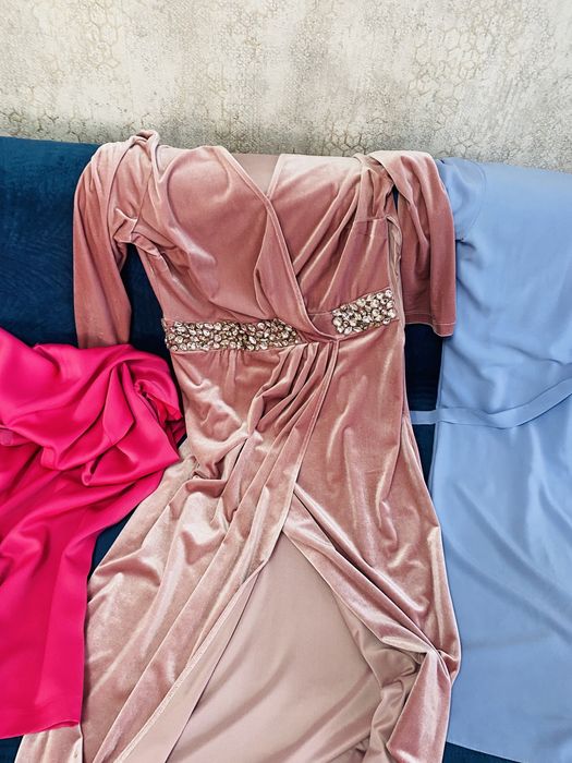 Платья  продам разные