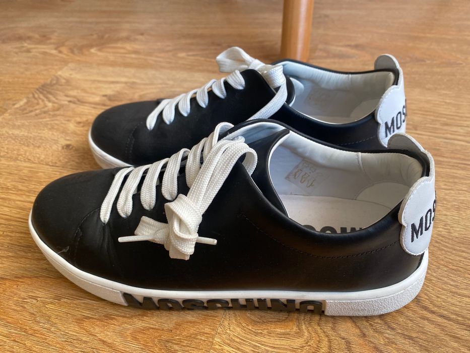 Оригинални Дамски  кецове от естествена кожа  LOVE MOSCHINO номер 38