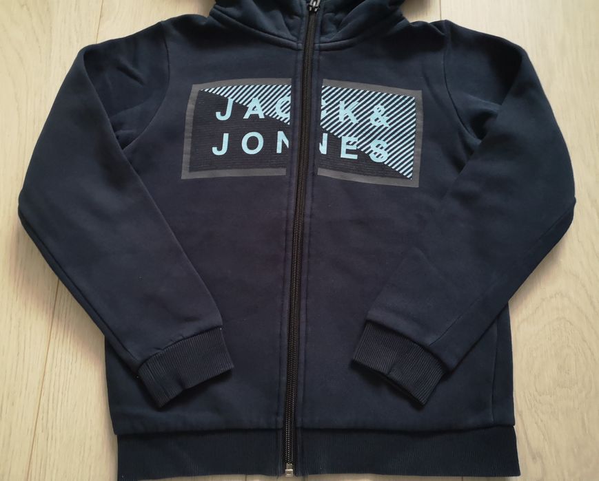 Суичър и худи за момче 8год