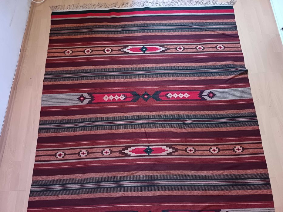 Автентичен чипровски килим