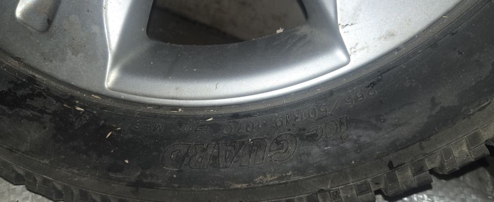 Продам шины комплект 225/50/19