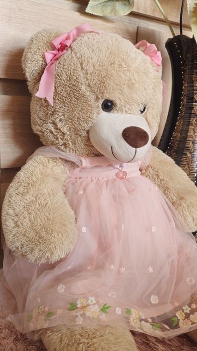 Голямо плюшено мече 100см с рокля и панделки