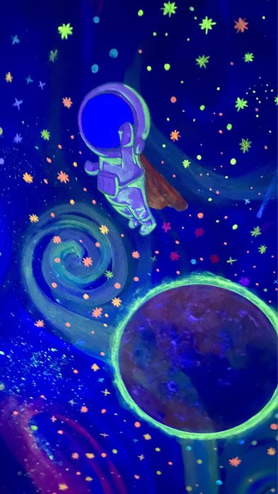 Pictura neon pe perete, murala copii, U.V, Neon, pictura fosforescenta