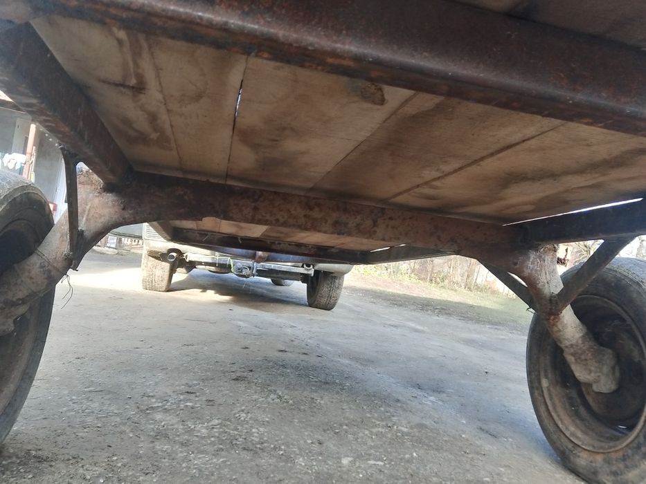 Remorcuta după jeep sau tractoras