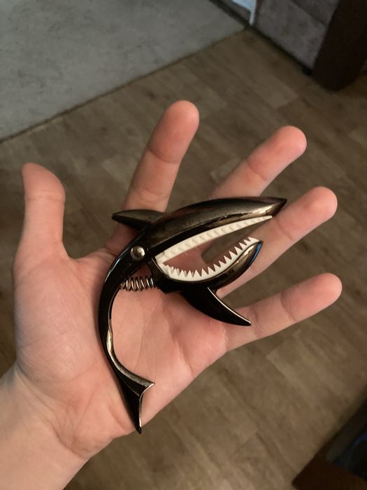 Продам гитрару cort ad880