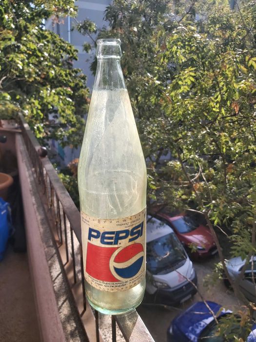 Ретро стъклена бутилка Pepsi от 90тте години