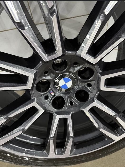 Продам новую оригинал резину с дисками