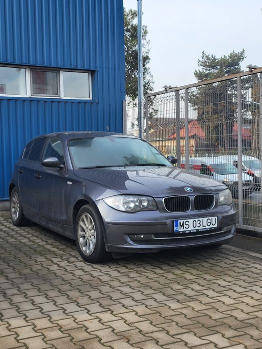 Bară față originală BMW Seria 1 E87 2008–2011 completă – stare foarte bună