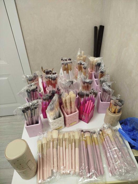 Продам набор кисточек для макияжа