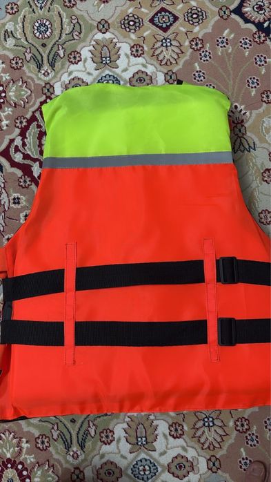 Продается спасательный джилет