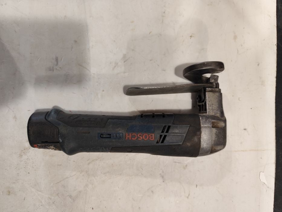 Намалена цена Акумулаторна ножица за ламарина Бош Bosch GSC 12V-13 + 2